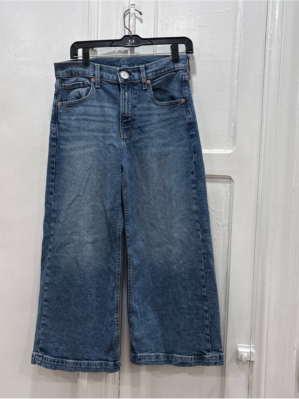 GAP Wide-Leg Jeans in Medium Blue Wash